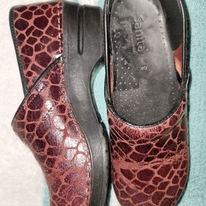 Sanita Size 40 (US) Dk Mohagany Leather